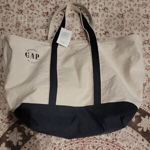 NWT GAP Canvas Zippered Tote Bag